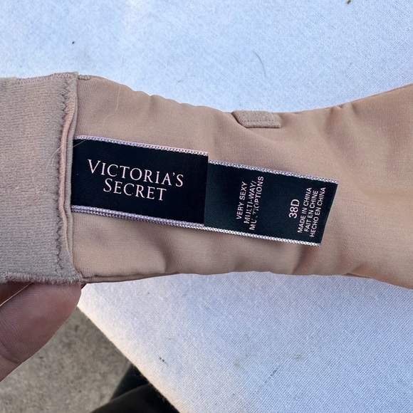 Victoria’s Secret very sexy multi-way bra - Picture 3 of 3